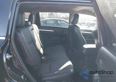 2017 Toyota Highlander Le Plus z USA, uszkodzony, nr VIN 5TDBZRFH7HS458773